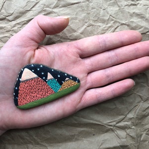 Hand Painted Rock: Mountains at Night, home decor, outdoorsy, camping, wanderlust imagem 4