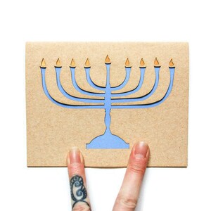 Biglietto di Hanukkah: Menorah tagliato al laser - Happy Hanukkah - Azzurro e oro