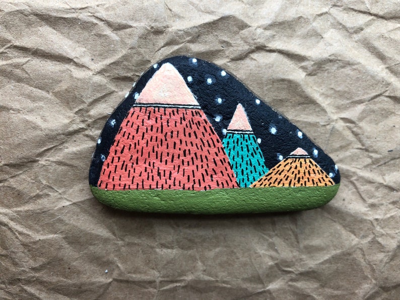 Hand Painted Rock: Mountains at Night, home decor, outdoorsy, camping, wanderlust imagem 3