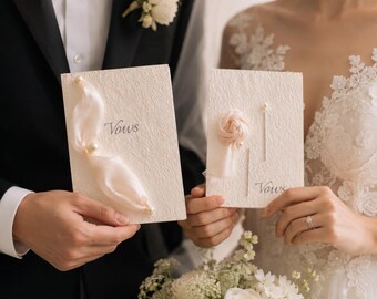 Juego de libros de votos matrimoniales de seda y perlas hechos a mano: un elegante recuerdo para los novios.
