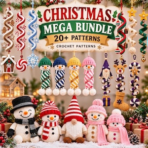 Może przedstawiać: Kolekcja wzorów szydełkowych zatytułowana CHRISTMAS MEGA BUNDLE 20+ PATTERNS. Obraz przedstawia różne szydełkowane ozdoby, w tym spiralne sople, bałwanki, gnomy, renifery i liść, obok większych pluszowych figurek bałwanków i gnomów.