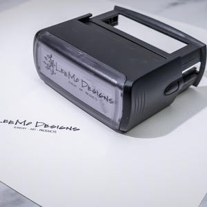 Self Inking Custom Logo Rubber Stamp - Made with Your Design, Brand, or Artwork Bild 6