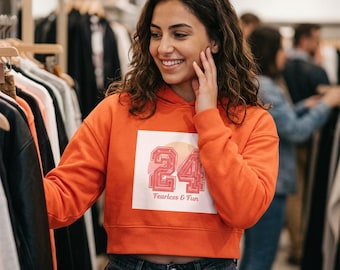 Onverschrokken en leuk 24 Number Varsity Style Cropped Hoodie | Trendy cadeau | Sportieve grafische sweater