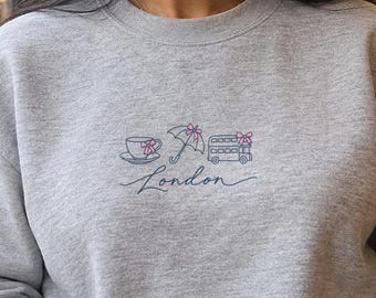 Sudadera de Londres, jersey de cuello redondo con diseño de autobús y paraguas de té, jersey de ciudad con lazo rosa coqueto, regalo de Londres para ella, jersey navideño de Inglaterra