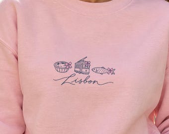 Sudadera Lisboa, Cuello redondo Pastel de Nata Tram 28, Suéter Coquette City con lazo rosa, Regalo de Lisboa para ella, Suéter de Navidad