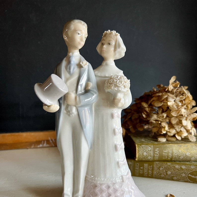 Vintage Lladro Wedding Couple, Lladro Bride and Groom Figurine, Made in Spain, Porcelain Figurine, Wedding Gift, Anniversary Gift, 1970s image 3