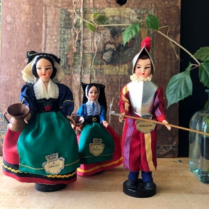 Vintage Eros Italian Dolls: Guardia del Papa & Abruzzi Costumes