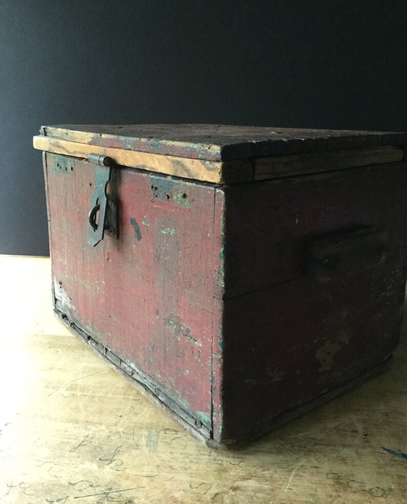 primitive toy box