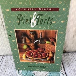 Pies and Tarts cookbook. Vintage Country Living cookbook. Jadite green pie cookbook. 1993