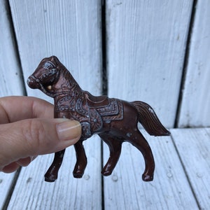 Vintage metal horse figurine. Vintage USA bronze metal horse. Distressed metal horse statue
