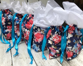 Set of 6 Reusable fabric gift bags. Drawstring gift bags. Eco chic gift bags. Bridesmaids gift bags, party favors
