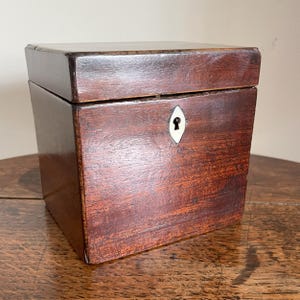 Antique George III single compartment mahogany tea caddy c. 1800