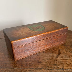 Antigua caja de cigarrillos/tarjeta de recuerdo de roble de Jorge V, c. 1920