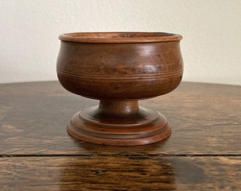A fine antique Georgian treen pedestal table salt c. 18th century