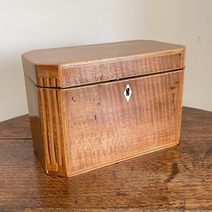 Antique George III twin compartment inlaid satinwood tea caddy c. late 18th century