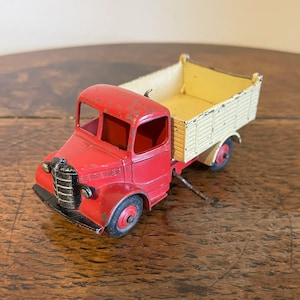 Vintage Meccano Dinky number 25M Bedford Tipper. c. 1948-54