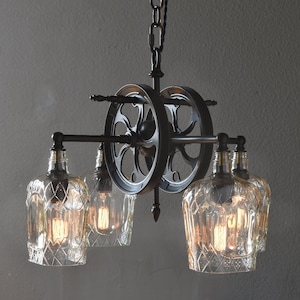 Lampadario a 4 luci Carriage House, lampadario rustico moderno con bottiglie di vetro riciclate, luce da bar, lampada a sospensione, luce per isola cucina