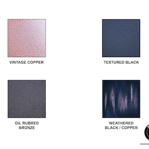 Puede incluir: Cuatro muestras de color que muestran diferentes acabados para una l&aacute;mpara. Las muestras est&aacute;n etiquetadas como "Cobre Vintage", "Negro Texturizado", "Bronce Frotado con Aceite" y "Negro Desgastado/Cobre".