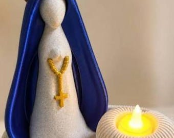 Christelijk beeld van Onze Lieve Vrouw Maagd Maria met kaarsen - Nossa Senhora.