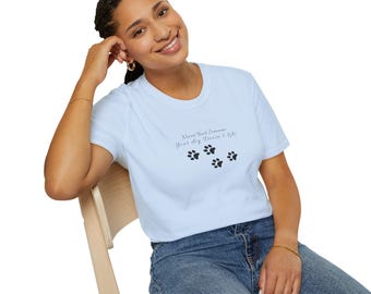 Minimalistisches T-Shirt mit Pfotenabdruck |
