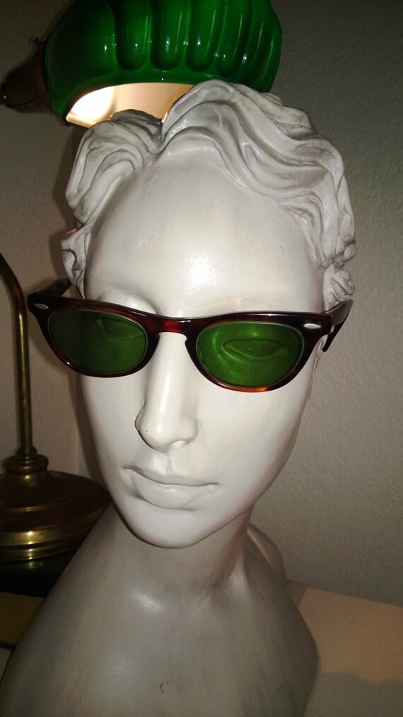 Vintage Designer Swan Cat eye Sunglasses Retro Hi… - image 2