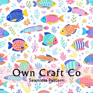 Puede incluir: Un patrón sin costuras con peces de dibujos animados coloridos, corales y burbujas sobre un fondo blanco. El texto Own Craft Co Seamless Pattern está superpuesto en negro en el centro de la imagen, rodeado de ilustraciones acuáticas.