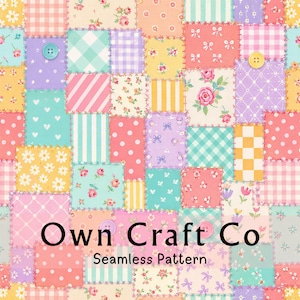 Puede incluir: Un diseño de tela de patchwork con varios cuadrados en tonos pastel con patrones florales, de lunares, de cuadros vichy, de rayas y de lazos. El diseño incluye un botón azul claro y uno amarillo, con el texto Own Craft Co Seamless Pattern.