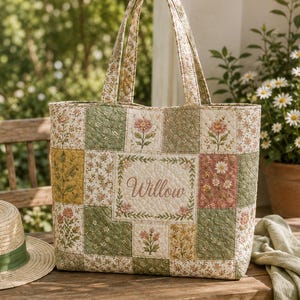 Custom Quilted Tote Bag, Personalized Name Floral Patchwork Bag, Vintage Cottagecore Shoulder Bag, Everyday Tote Gift for Mom Teacher