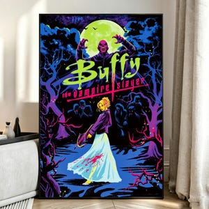Könnte beinhalten: Ein rechteckiges Poster mit einer stilisierten Illustration von Buffy – Im Bann der Dämonen. Das Bild zeigt eine blonde Figur mit einer Armbrust, eine große Vampir-Silhouette vor einem gelben Mond und dunkle Bäume. Der Text lautet Buffy the Vampire Slayer.