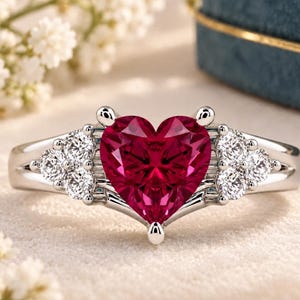Ring met hartvormige robijn, gegraveerd in robijn, 925 sterling zilveren liefdesring, romantisch statement sieraad, robijn als geboortesteen, cadeau, jubileumring