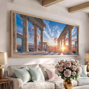 Puede incluir: Un cuadro rectangular enmarcado en madera clara que representa una escena arquitectónica clásica con columnas de piedra y suelo de mármol. La perspectiva muestra un atardecer brillante con un cielo azul y naranja lleno de nubes tenues.