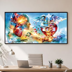 Puede incluir: Un cuadro rectangular con un vibrante collage médico. Muestra el perfil de una cabeza humana, un corazón anatómico detallado, una cadena de ADN, píldoras coloridas dispersas, un estetoscopio y un caduceo dorado sobre una cuadrícula azul.