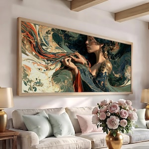 Pode incluir: Uma impressão de arte de parede retangular em uma moldura de madeira clara apresentando uma ilustração de perfil de uma figura com cabelos escuros fluidos, vestindo uma peça azul-escura e dourada, cercada por padrões abstratos em laranja, azul-petróleo e creme.