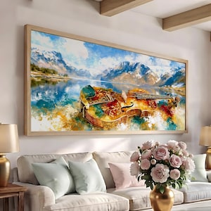 Puede incluir: Una impresión de arte mural rectangular que presenta una pintura impresionista de un violín descansando en una orilla. La escena muestra un lago tranquilo que refleja montañas nevadas bajo un cielo azul brillante con nubes blancas y follaje dorado.