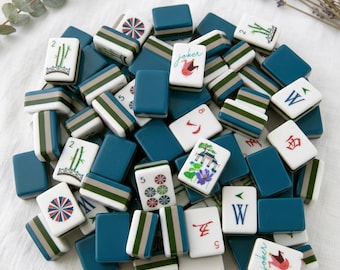 Jeu de Mahjong américain bleu turquoise d'inspiration chinoise, jeu de tuiles de luxe orné d'un élégant pavillon.
