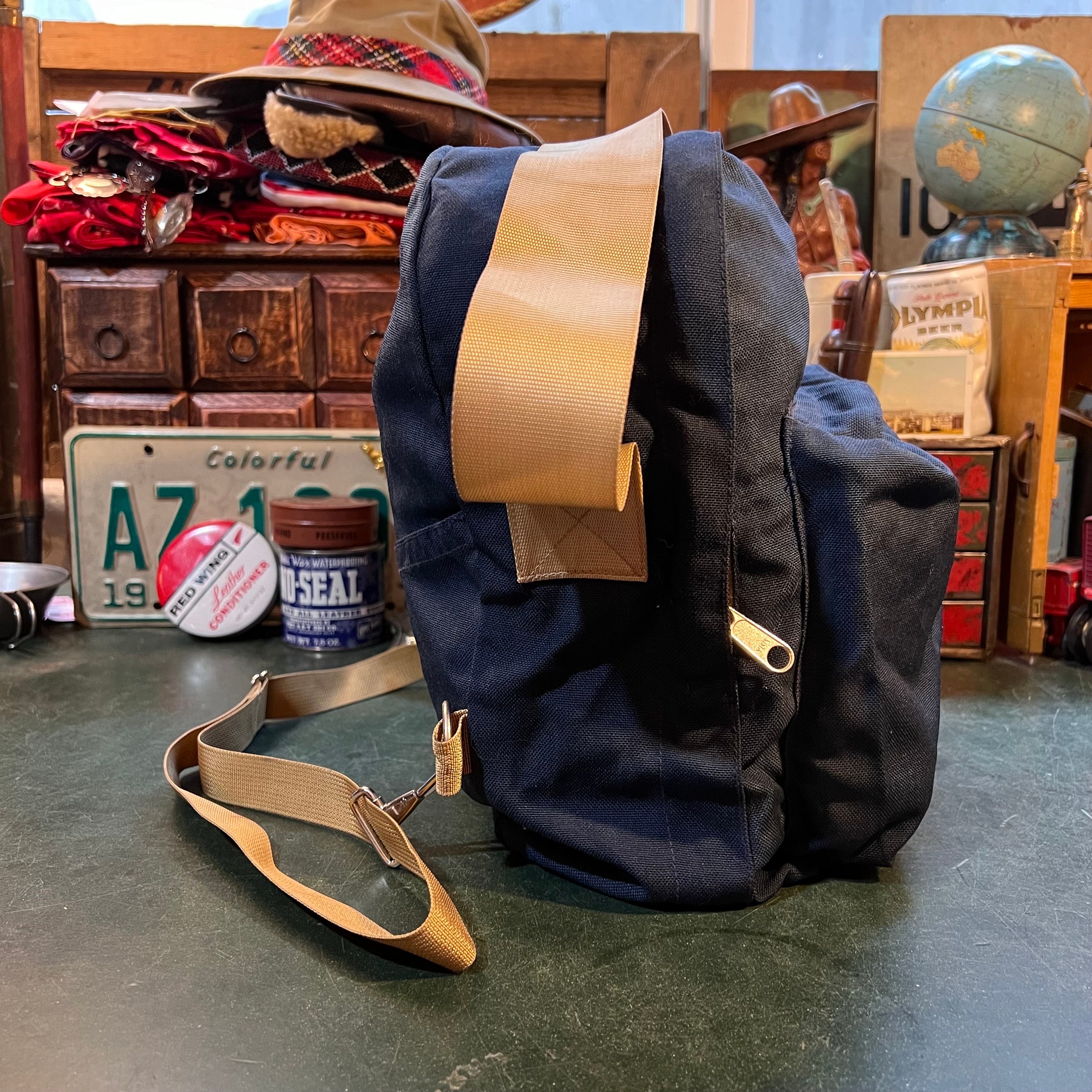 The North Face 90S Tactical Shoulder Bag Beautiful design