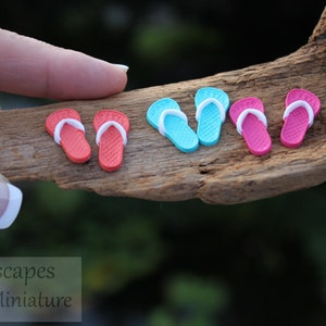 FLIP FLOPS with TOE Prints for your Miniature Beach or Wedding Cake Topper by Landscapes In Miniature Bild 1