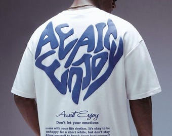 Await Enjoy Herz-T-Shirt, Weiß, Blauer Puff-Print mit Herzschriftzug, Oversized-Grafikprint auf dem Rücken, Ästhetische Streetwear, Unisex