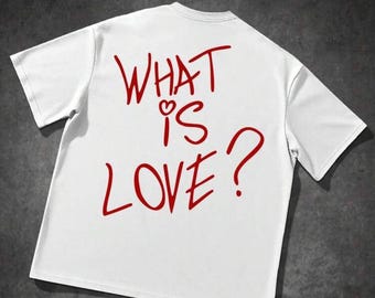 „What Is Love“-T-Shirt, weiß, Oversize-T-Shirt mit rotem, handgeschriebenem Herz, romantischer Grafikprint auf dem Rücken, Unisex-Streetwear-T-Shirt