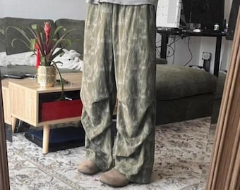 Tarnhose im Fallschirmstil, weite Militärhose, verwaschene grüne Tarnhose mit weitem Bein, Y2K Streetwear, Unisex