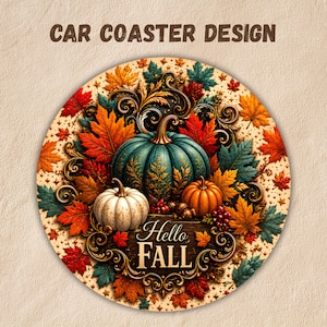 Pode incluir: Um design circular de porta-copos para carro com um arranjo de abóboras azul-petróleo, brancas e laranja rodeadas por folhas de outono em tons de vermelho, laranja e verde. O texto "Hello FALL" está centrado numa moldura decorativa.