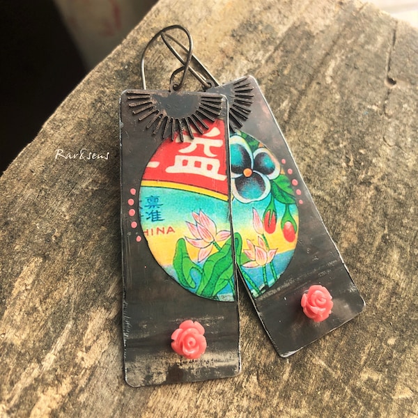 Earrings with Chinese characters and flowers, hand-painted details, blue, pink,industrial style,salvaged,handcrafted, circle,roses,half sun