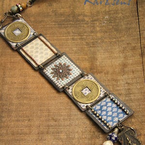 &quot;Boho Armband-Vintage &quot;&quot;Hippie Asia&quot;&quot; gedruckt vintage Indigo-Weiß-Elfenbein auf patiniertem Kupfer-Chinesische Stück und Porzellan-Feinstein-Seide.&quot;