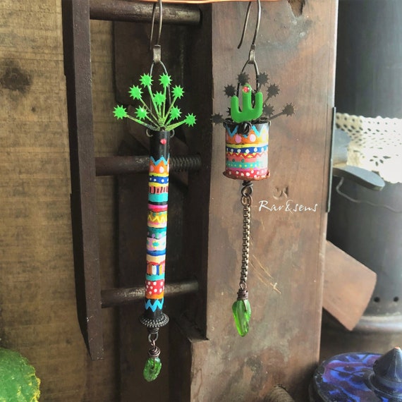 Asymmetrical earrings totem and pot