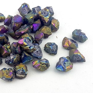 lila titanbelagd druzy agatpärla, 2 medelstora friformade grova nuggets, borrad druzy agat, grov rå agatpärla, guldfärgad ädelsten, lila