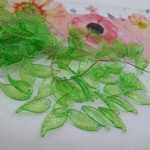 green acrylic leaves,leaves spacers beads,green color leaf beads,plastic leaves green,clear green leaves,small green leaf beads,green leaves
