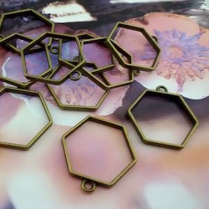 open frame pendant,hexagonal bezel pendant,resin filling pendants,casting epoxy resin pendant,brass cabochon setting,Cabochon hexagonal