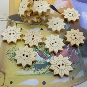 wooden flower buttons,wooden decorative buttons,floral style wooden buttons,wooden buttons for scrap booking,decorative flower wooden button