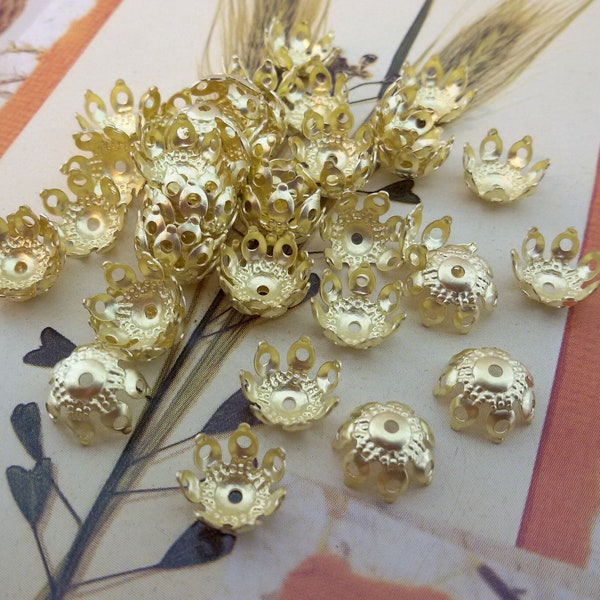 gold floral bead cap,gold tone flower metal bead cap,petal flower bead cap,gold metal tone flower bead end,decorative flower gold  bead cap