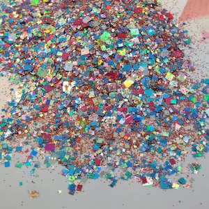zachte kleine vlokken en fijne harsglitter, blauwe iriserende glittervlokken, blauwe glittervlokken maken, blauwe vlokken gloeiende make-upglitter